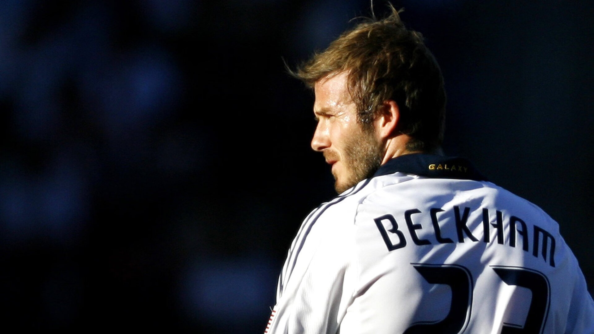 爱游戏体育-多特蒙德绝杀曼城，梅西持续制造杀伤，足球世界里的两种时间暴力